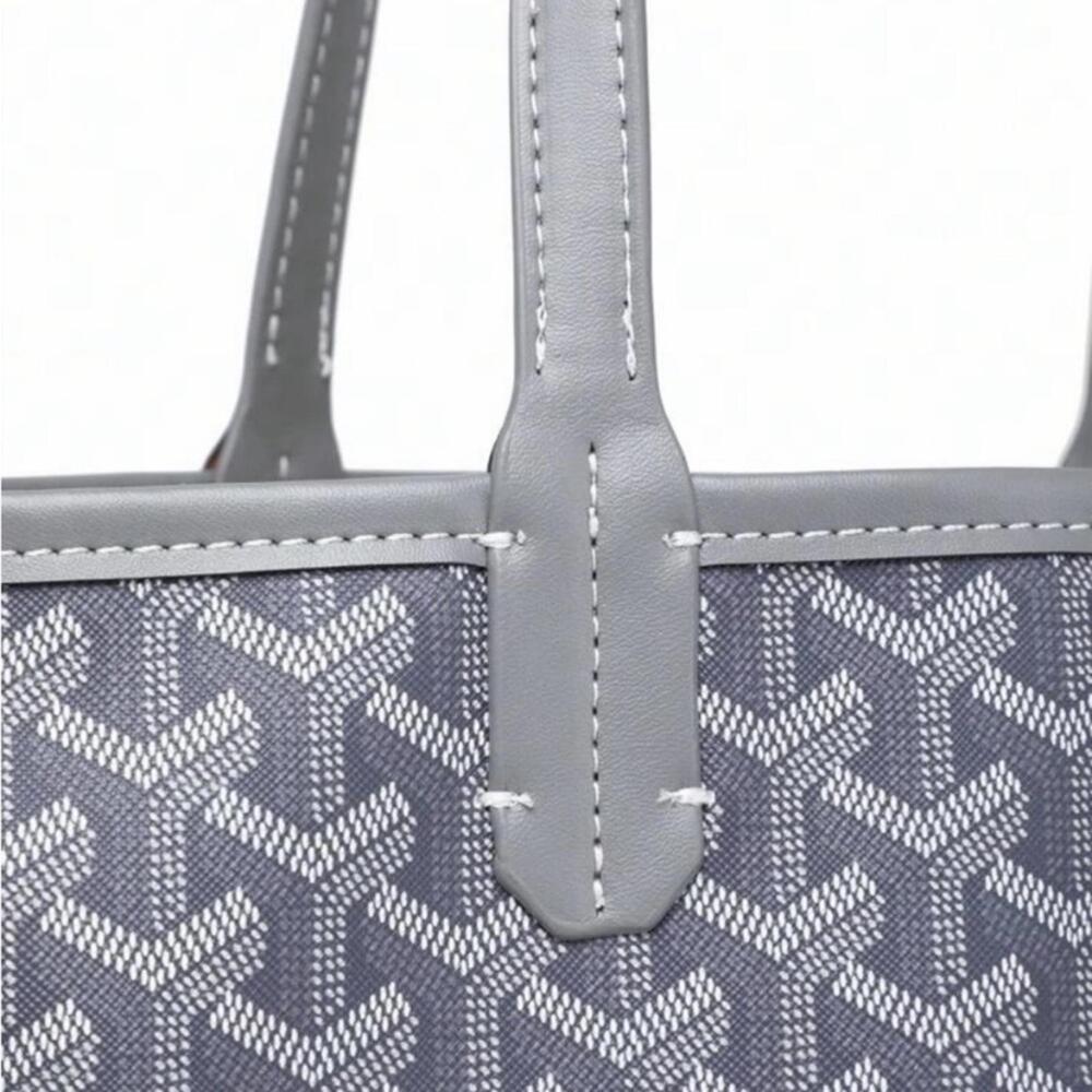 Gray Tote Bag with Chevron Pattern - image 3